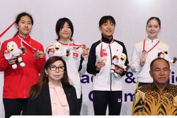 劍擊亞青賽揭幕 女佩少年組余傑封后