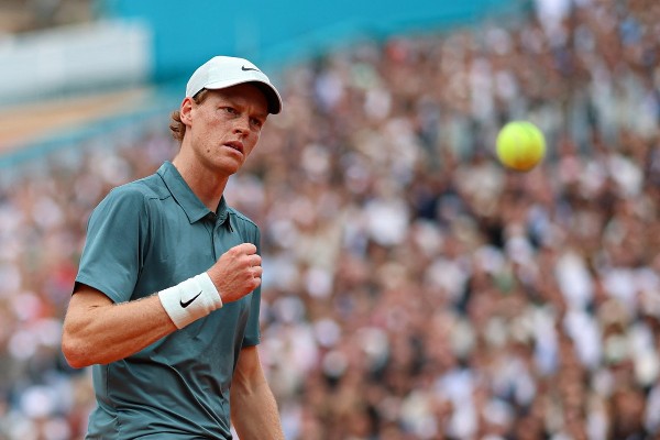 重返一哥！冼拿蒙地卡羅挫艾卡拿斯封王