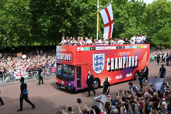 英格蘭女足舉行勝利巡遊。©AFP