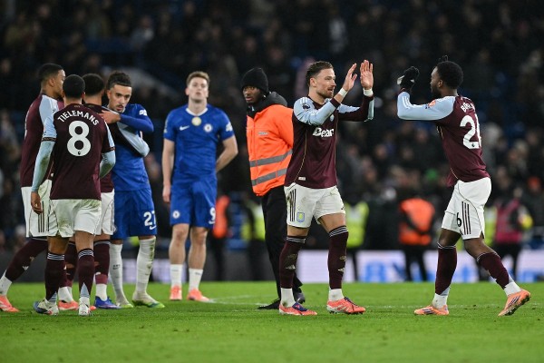 維拉完場遭擲水樽 車仔展開調查