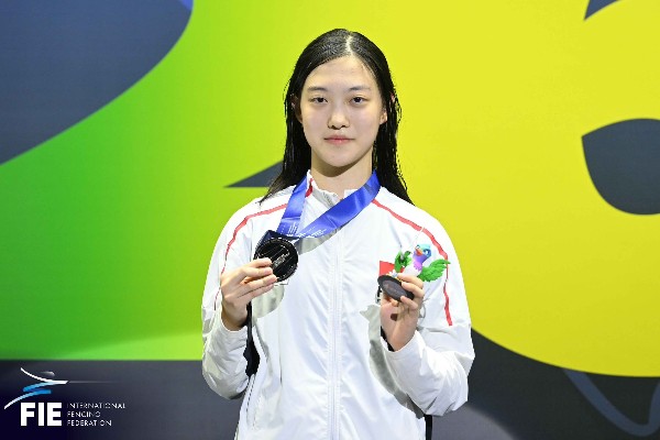 14歲港將楊書涵世青賽女佩少年組摘銀