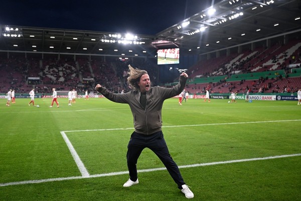 緬恩斯炒教練軒歷臣