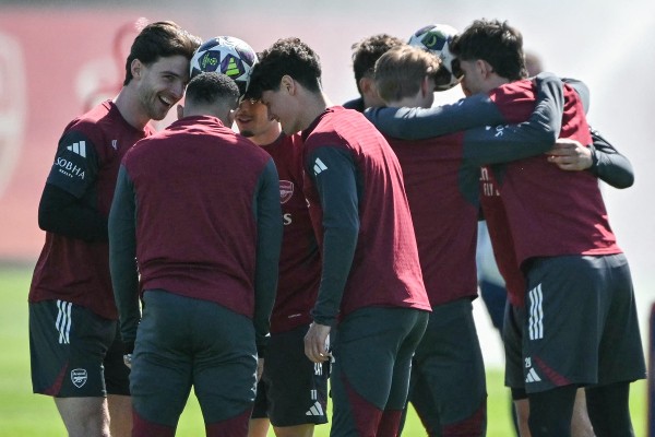 阿仙奴戰事「亭」不了 迪勤懷斯料候命