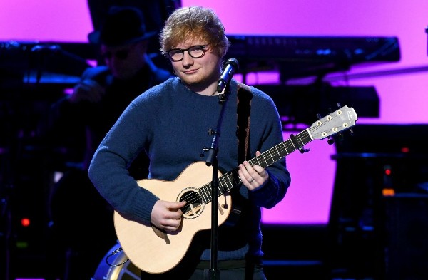 Ed Sheeran獲英軍熱烈歡迎。©AFP