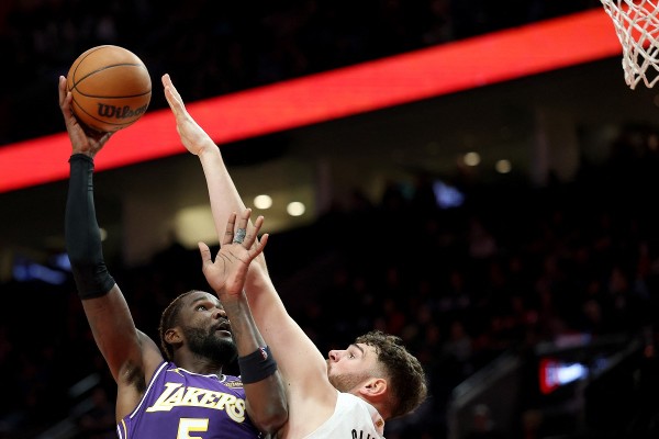 雙星缺陣艾頓爆發 湖人拾「荒」4連勝