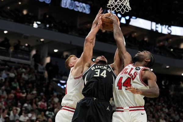 字母哥火力全開 公鹿贏波展衛冕路