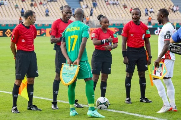 非洲盃史上首現「女一」球證