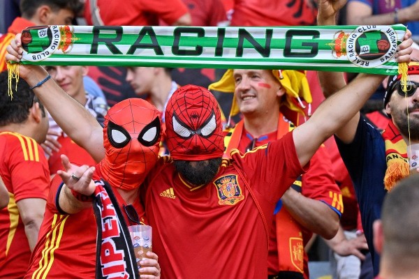 西班牙球迷當然風騷。©AFP