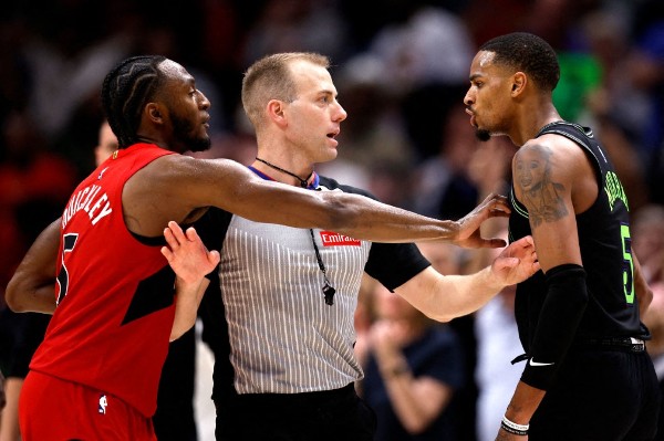 轟27分屠速龍 D梅利挑釁對手食T