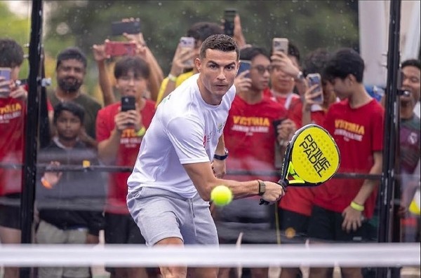 訪新加坡表演板網球 C朗：仍熱愛足球
