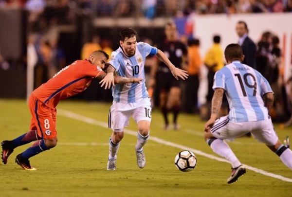 美斯又率阿根廷鬥智利。©AFP