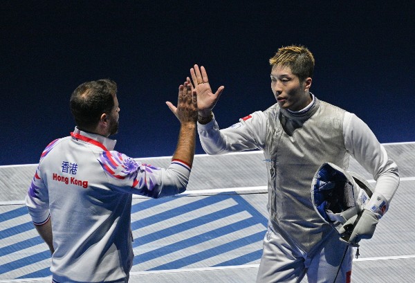 張家朗在花劍賽事雖未能晉級決賽，最終仍以大勝姿態摘銅。官方圖片