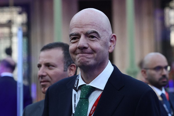 恩芬天奴再就出售世盃股權計劃道歉