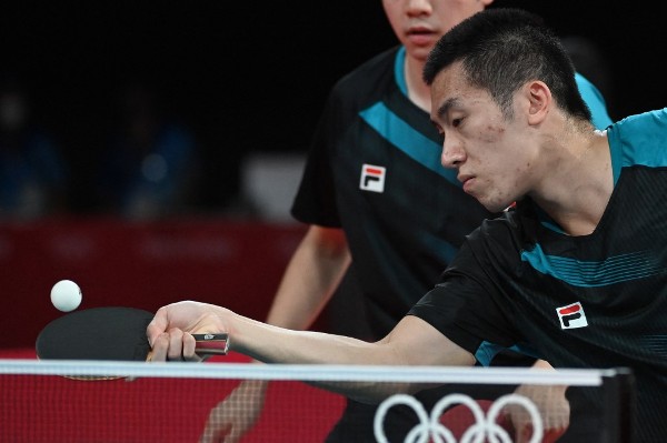 香港隊在男子乒乓球團體戰不敵法國隊。©AFP