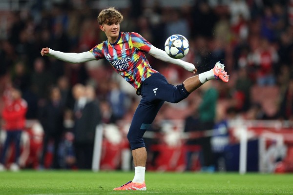 杜文明年轉獎學金合約