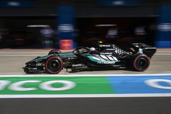 安東尼利F1英國站 壓法拉利雙雄奪杆位