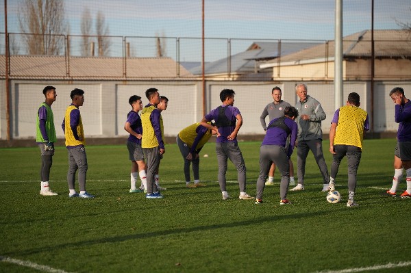 港隊在烏茲別克展開首課訓練。香港足球總會
