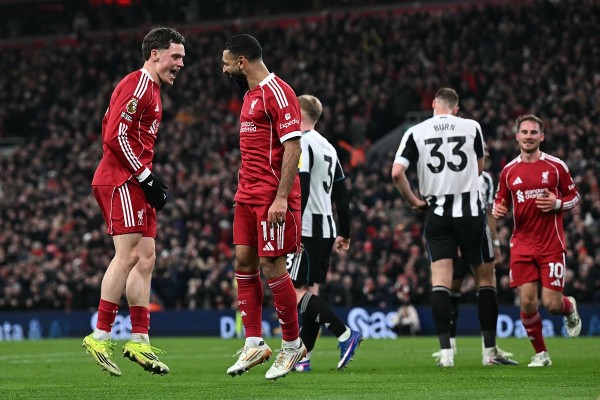 穫斯無緣扑「鎚」 史洛盼沙拿止入球荒