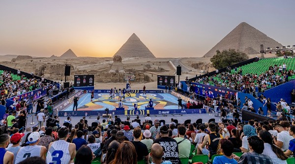 決賽在金字塔及獅身人面像旁舉行。