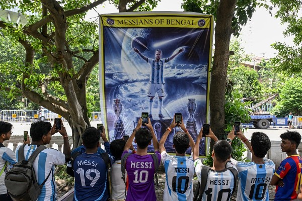 美斯周末訪印度主持雕像揭幕