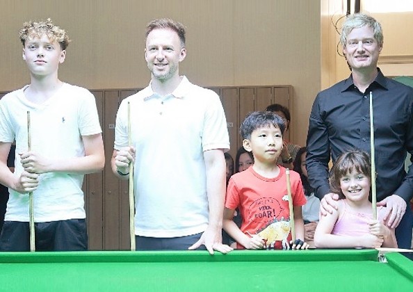 羅拔臣黟Patrick友賽勝卓林普與Alex。@Now Sports